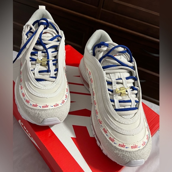 W AIR MAX 97 SE
LIGHT BONE/UNIVERSITY RED
OS CLAIR/UNIVERSITE ROUGE - Picture 3 of 9